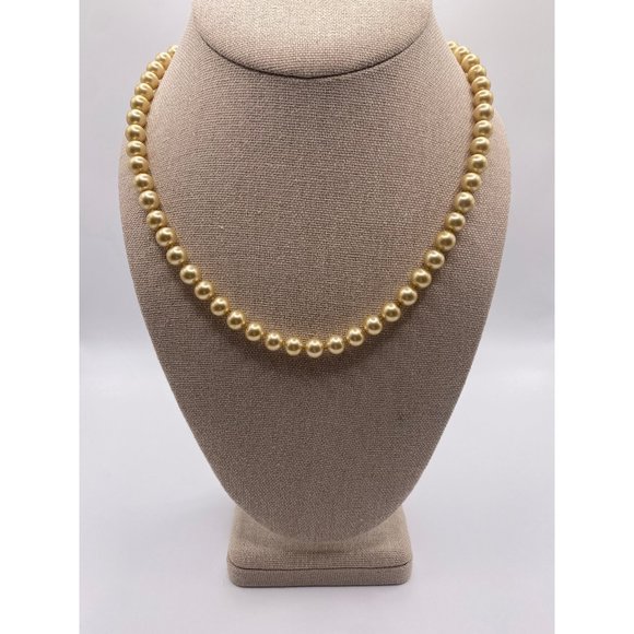 Vintage creamy pearls / wedding jewelery / classic piece / FREE Personalized Gif - Picture 1 of 10